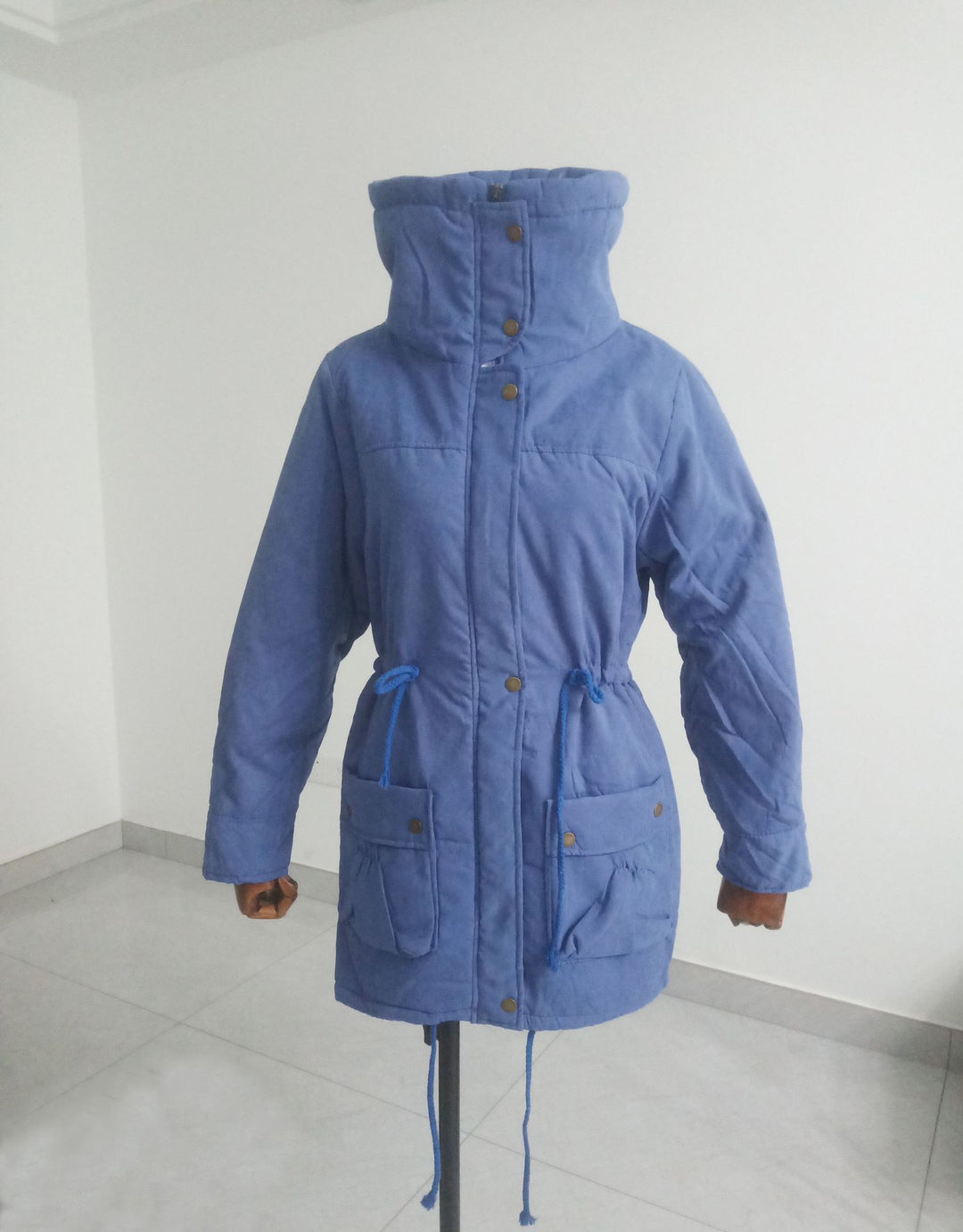 Damen lässige Steppjacke mit kuscheligem Innenfutter und verstellbarem Taillenzug EB