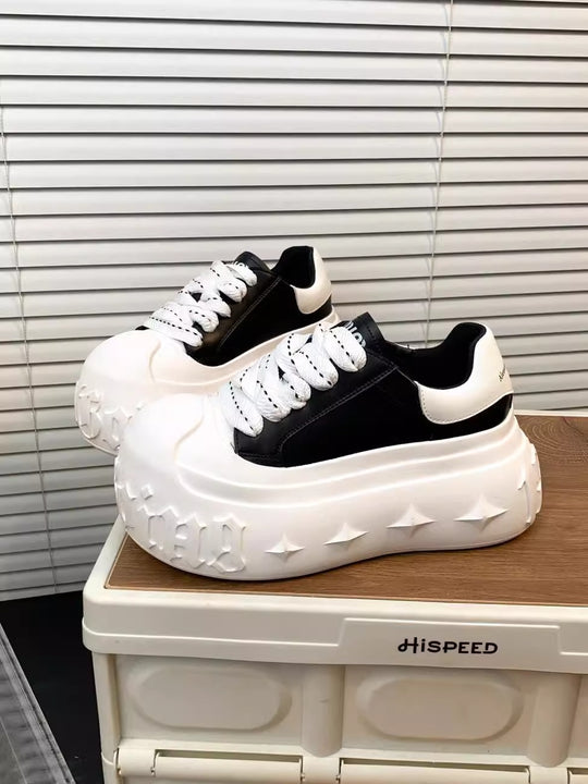 Damen Sneakers mit gesteigertem Plateau-Design und modischer Ziersteppung EB