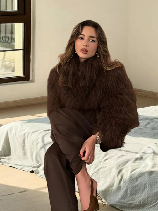 Damen Luxuriöse Felljacke mit voluminösen Ärmeln und elegantem Schnitt EB