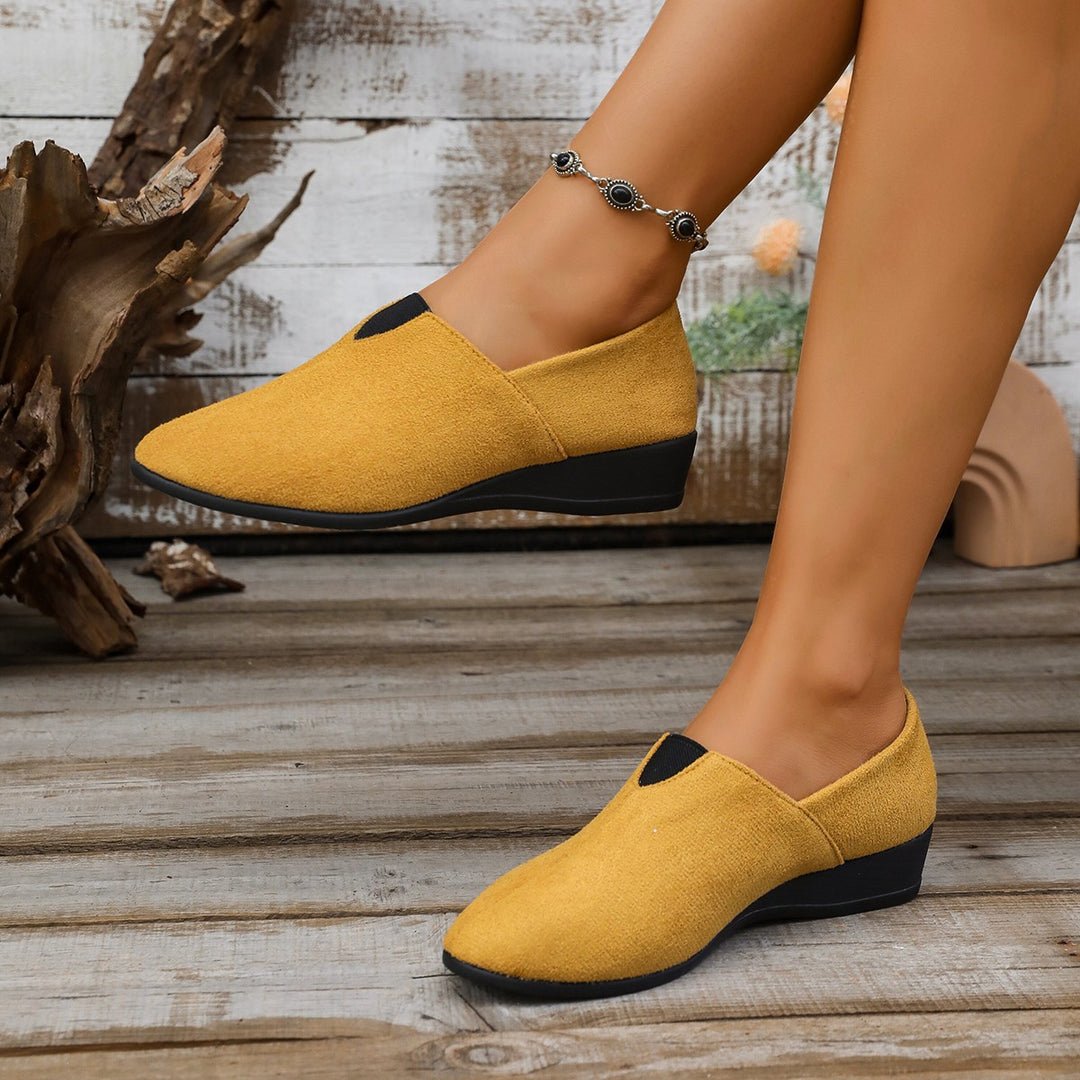 Damen geschlossene Slipper mit elegantem Keilabsatz EB