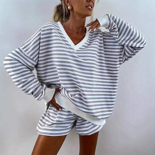 Damen Sportliches Streifenoberteil mit kurzen Shorts EB