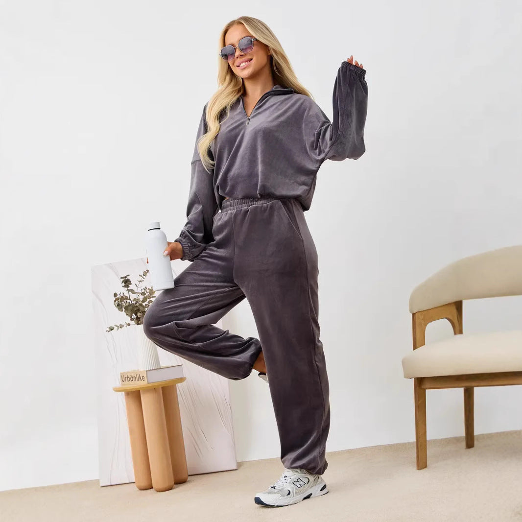 Damen samtiges zweiteiliges Lounge-Set mit Kapuzen-Halbzip und elastischer Bundhose EB