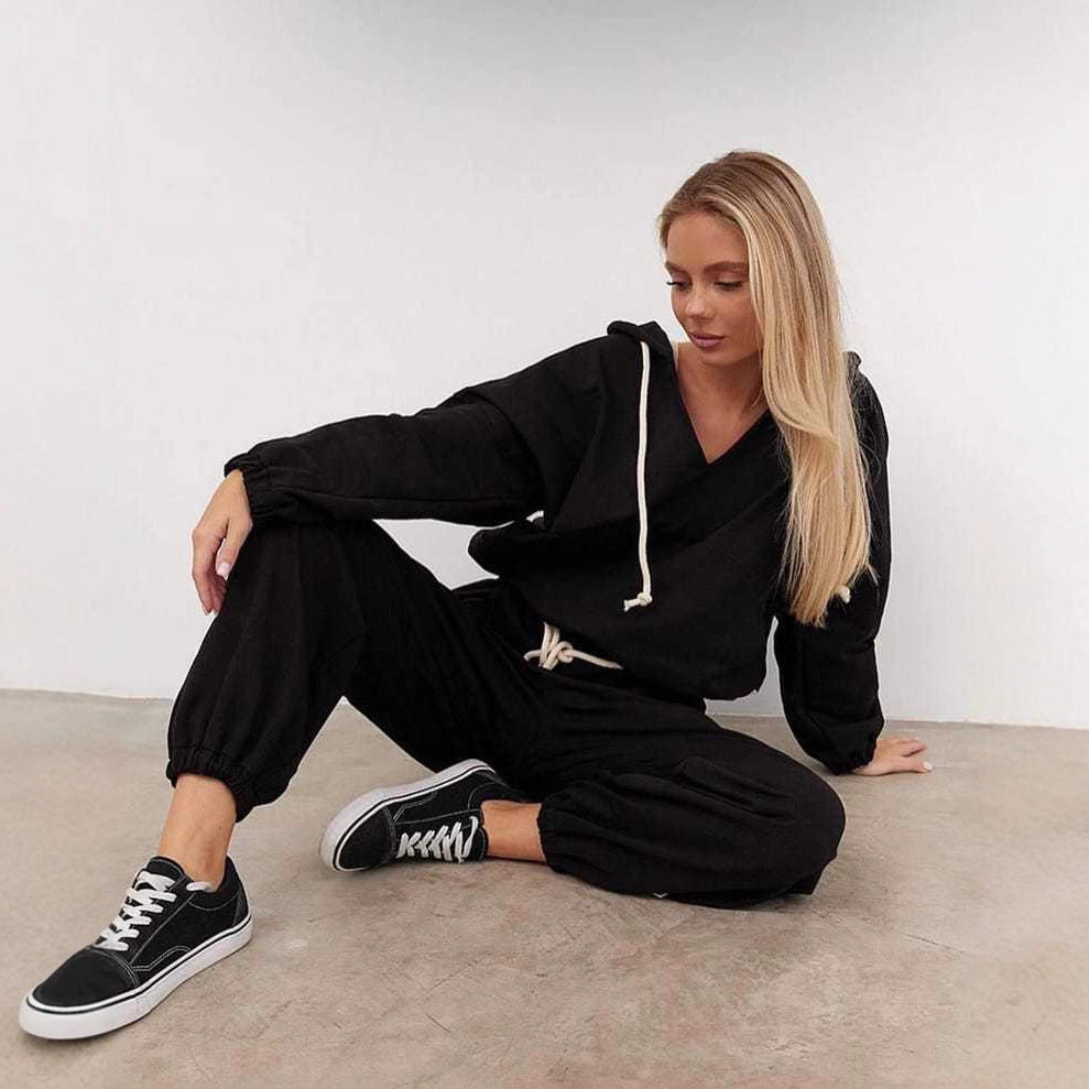 Damen lässiges Sport-Set mit Kapuze und praktischen Taschen EB