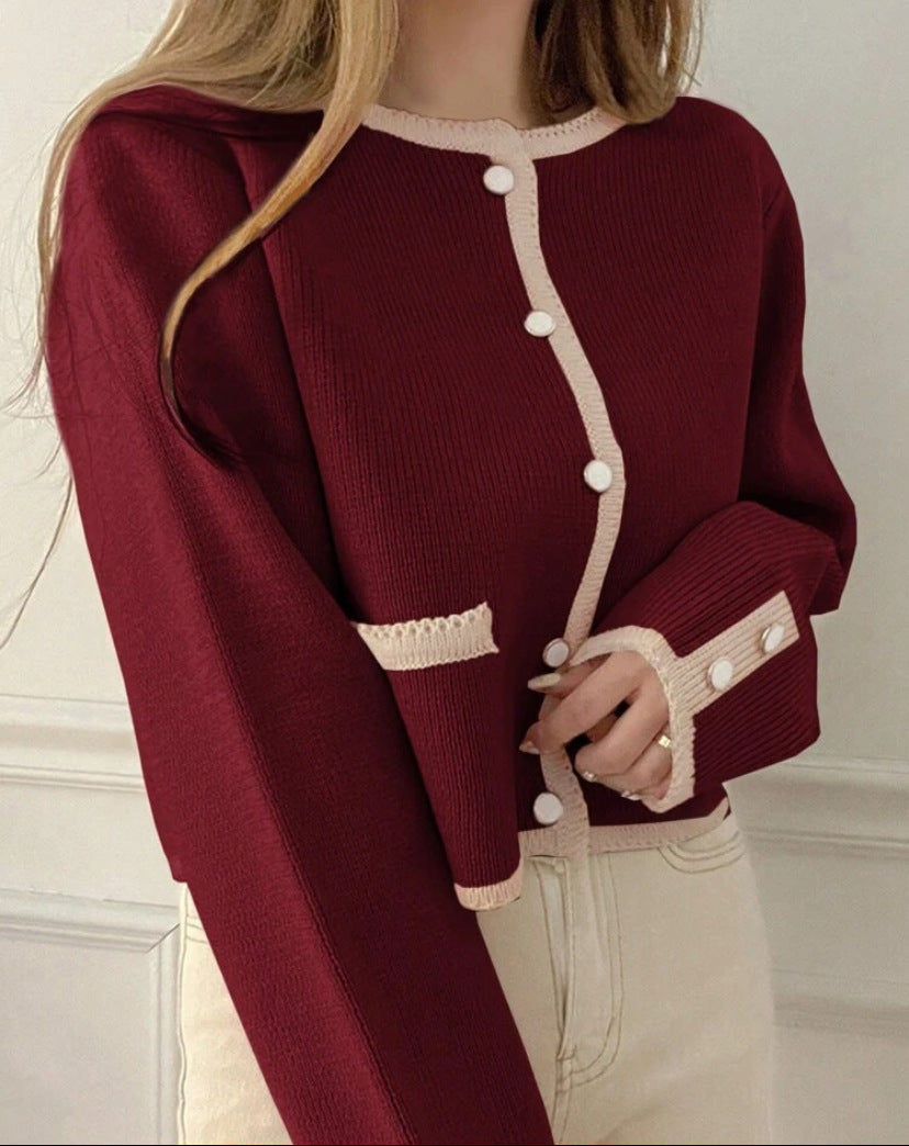 Damen Kurzgeschnittener gerippter Cardigan mit kontrast‑Häkelkante, Zierknopfleiste und Taschenleisten EB