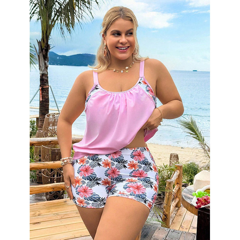 Damen sportliches Badeoutfit mit floralen Shorts EB
