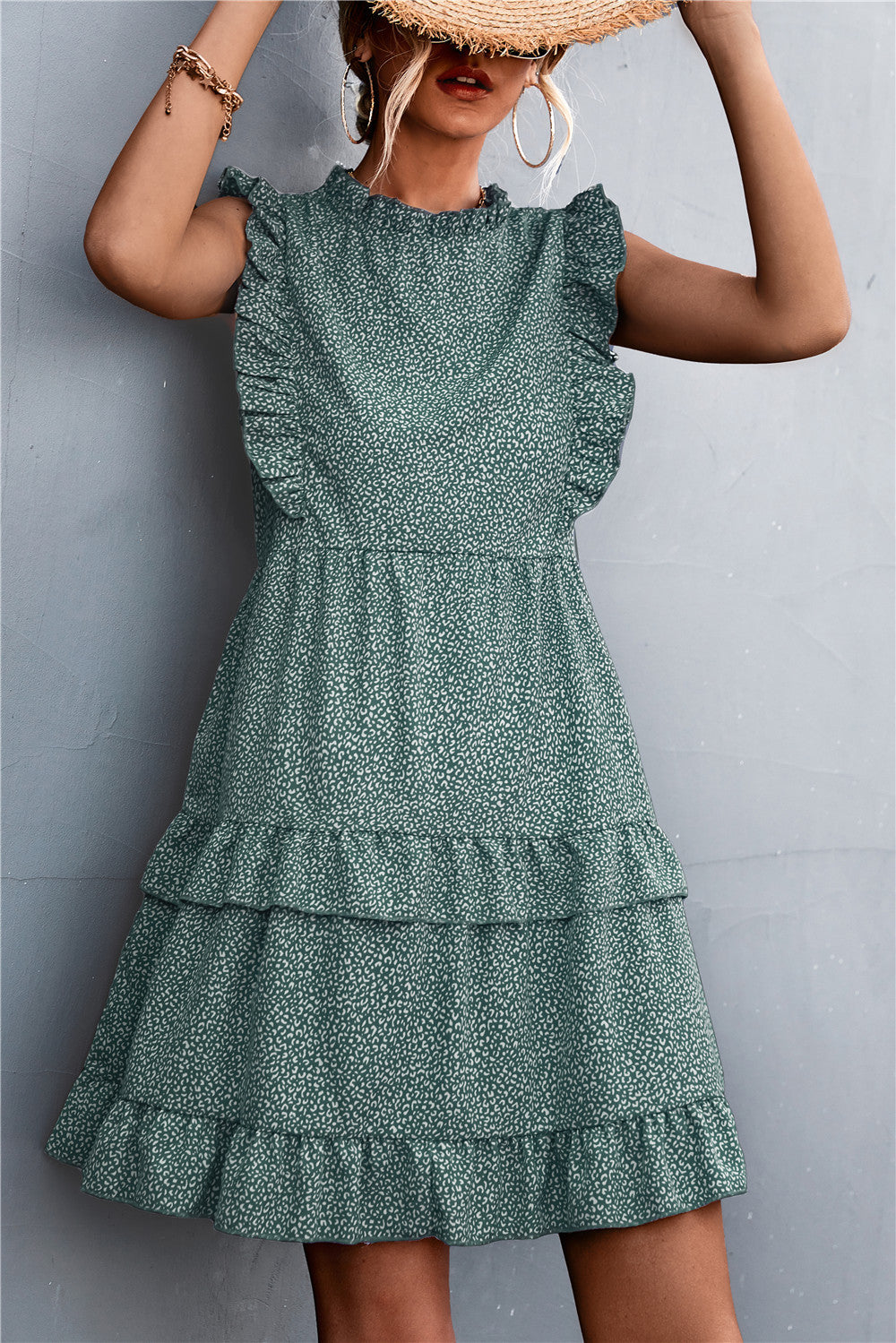Damen luftiges Sommerkleid mit voluminösen Rüschensäumen und femininer Silhouette EB