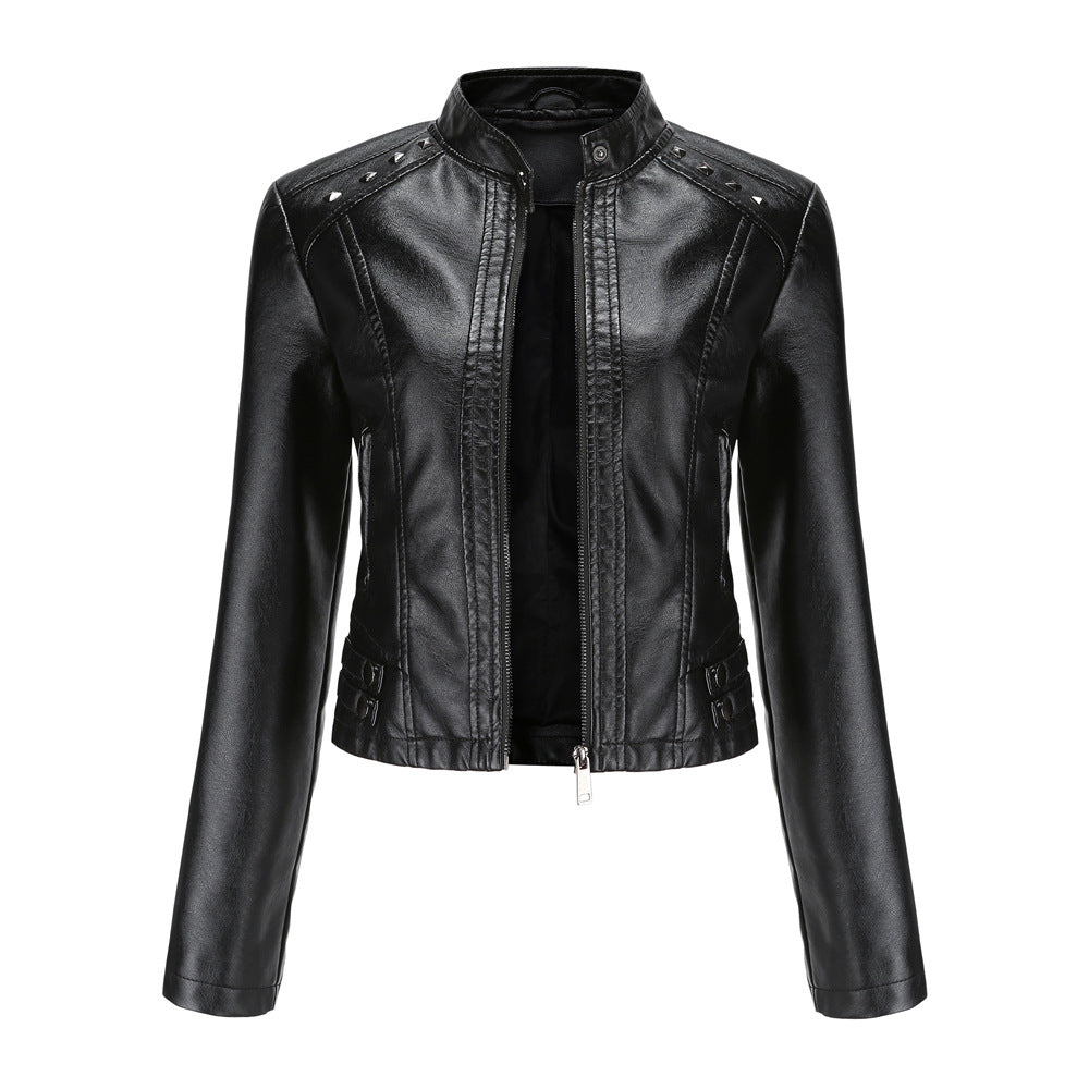 Damen nan kurze taillierte Kunstlederjacke mit Nietenbesatz und Stehkragen EB