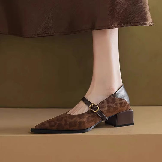 Damen elegante Pumps mit modischem Riemchen und klassischem Schnitt EB