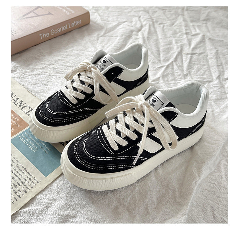 Damen Sportliche Sneakers mit einzigartiger Oberflächenstruktur und dämpfender Sohle EB