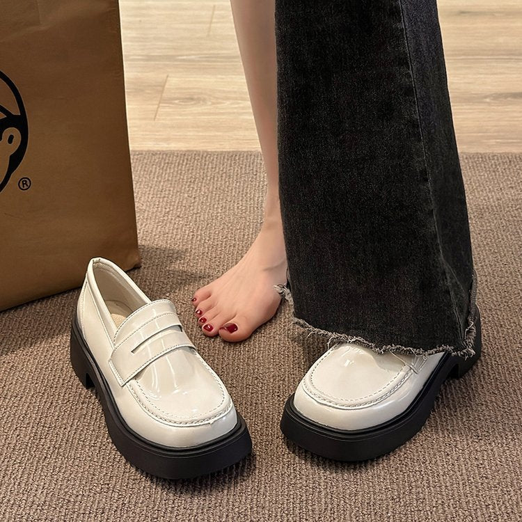 Damen modische Slip-On Loafer mit robustem Sohlenprofil und eleganter Lederausstattung EB