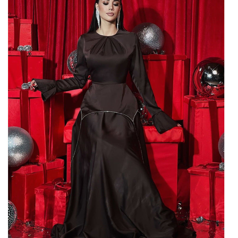 Damen Elegantes Abendkleid mit fließendem Schnitt und hochwertigen Details EB