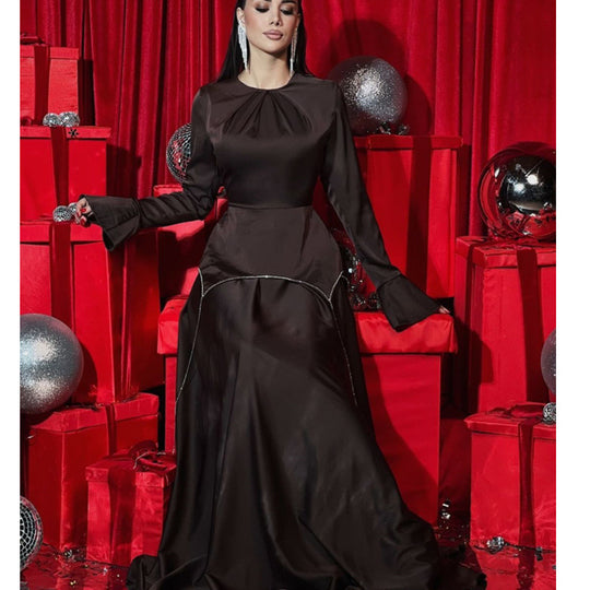 Damen Elegantes Abendkleid mit fließendem Schnitt und hochwertigen Details EB
