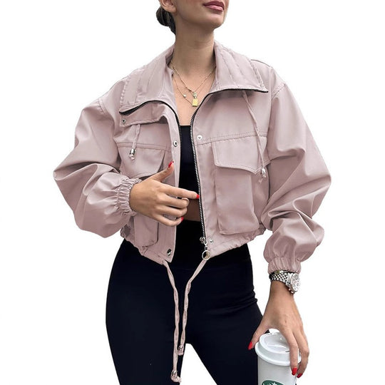 Damen nan kurze Utility-Jacke mit Kordelzug-Taillierung, Fronttaschen und Reißverschluss-Detail EB