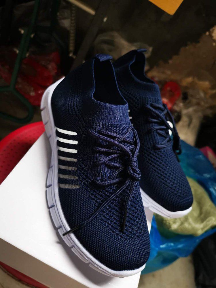 Damen Sportliche Sneaker mit atmungsaktiver Netzstruktur und rutschfester Sohle EB