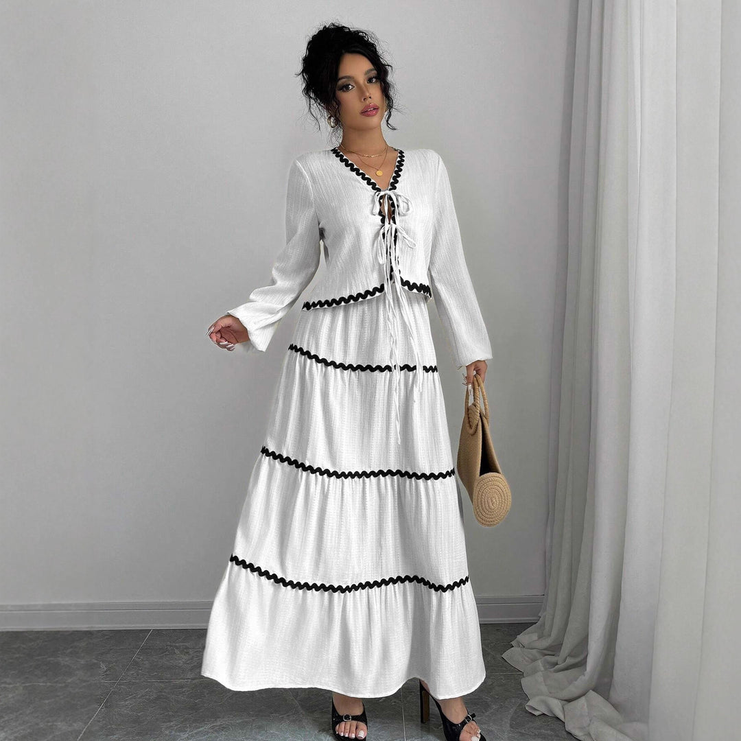 Damen Maxi-Kleid mit verspieltem Schnürungsausschnitt und elegantem Rüschenboden EB