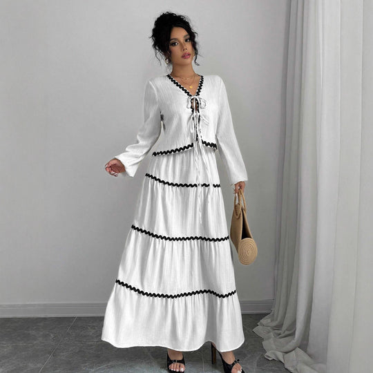 Damen Maxi-Kleid mit verspieltem Schnürungsausschnitt und elegantem Rüschenboden EB