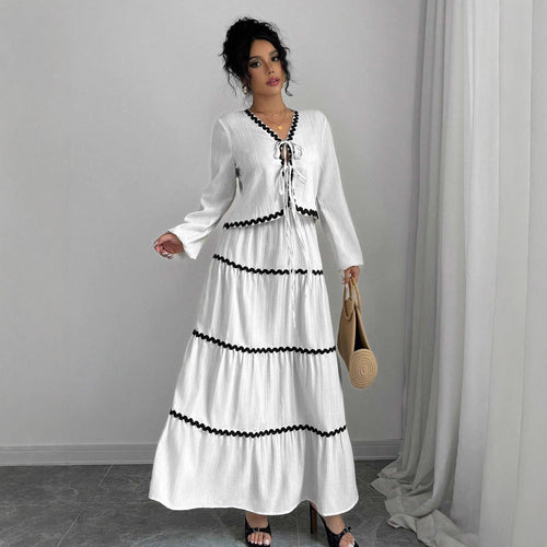Damen Maxi-Kleid mit verspieltem Schnürungsausschnitt und elegantem Rüschenboden EB