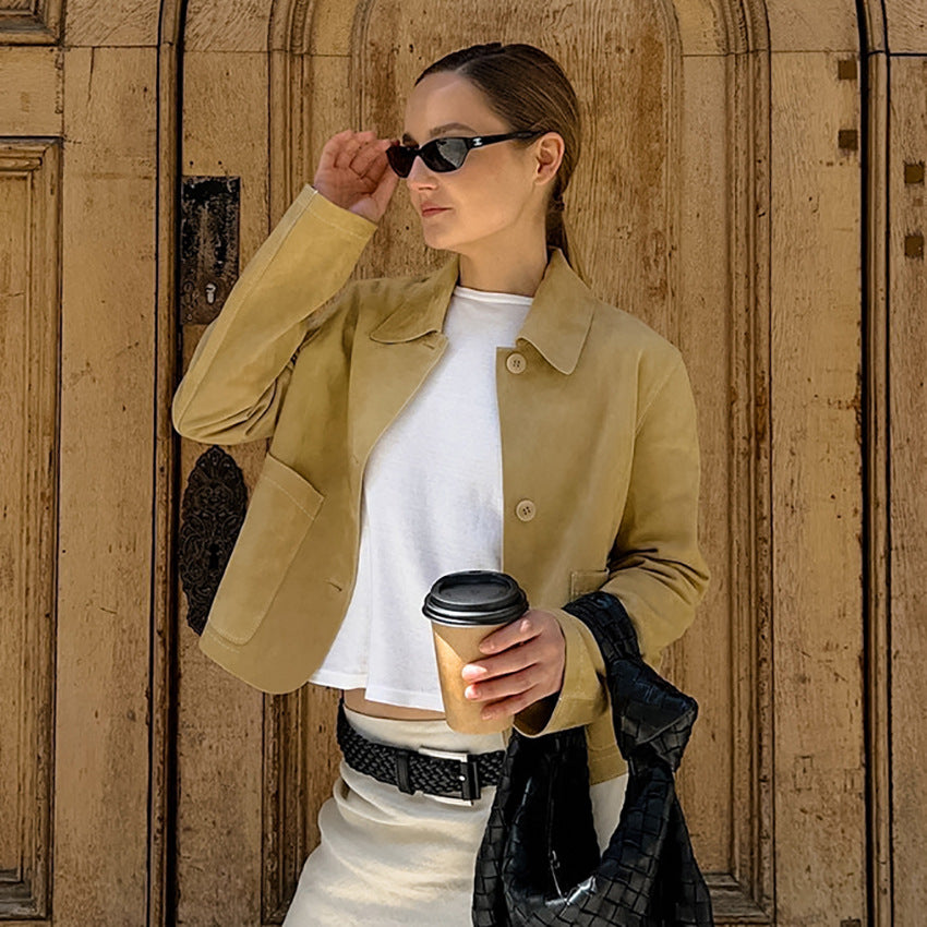 Damen Kurze Jacke mit eleganter Kragenlinie und praktischen Taschen EB