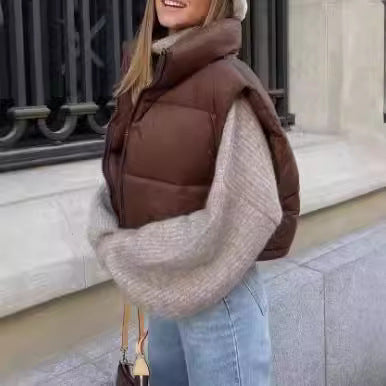 Damen cropped Daunenweste mit hohem Kragen und praktischen Taschen EB