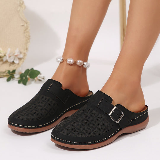 Damen Perforierte Komfort-Mules mit Zierlochmuster, verstellbarem Schnallenriemen und gepolstertem Fußbett EB