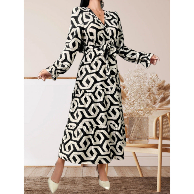 Damen Maxi-Kleid mit modernem geometrischen Druck und taillierbarem Design EB