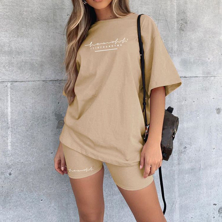 Damen Sportliches Set aus locker sitzendem T-Shirt und kurzen Radlerhosen EB