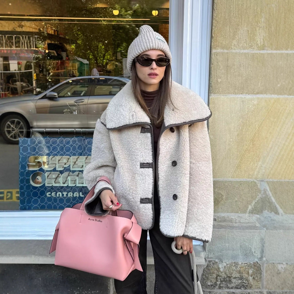 Damen kuschelige Teddyjacke mit modernem Schnitt und großen Taschen EB