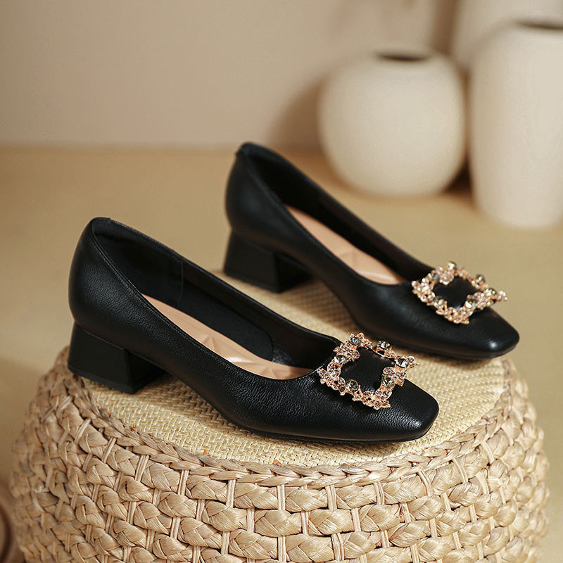 Damen elegante Pumps mit modischem Blockabsatz und funkelndem Schmuckdetail EB