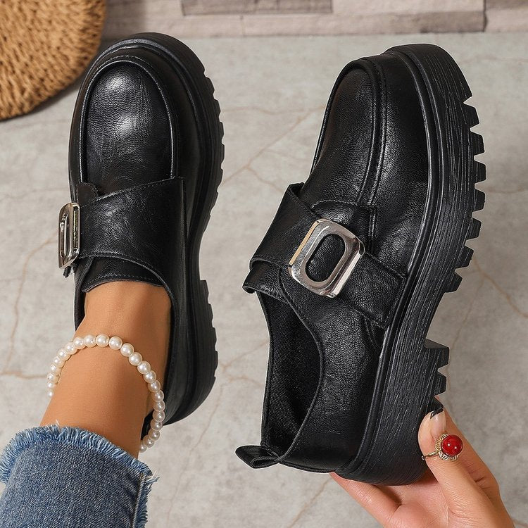 Damen Slipper mit modischem Verschluss und rutschfester Profilsohle EB