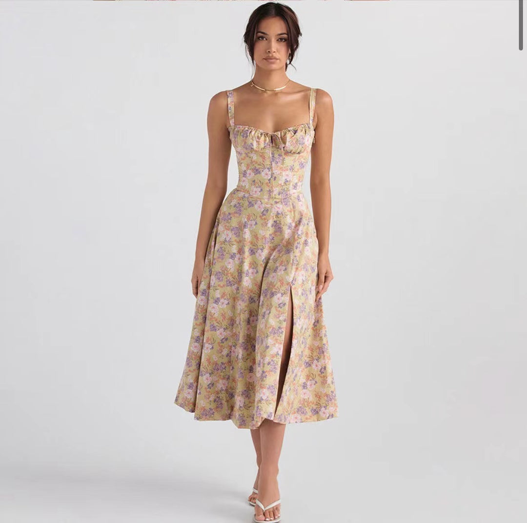 EB | Floraler Strapsrock mit Schnürsenkeln und Neckholder mit hohem Schlitz