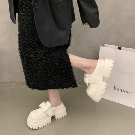 Damen Stilvolle Clogs mit trendigem Riemen und rutschfester Sohle EB