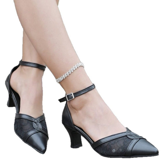 Damen Pumps mit transparentem Spitzen-Design und eleganten Riemen EB