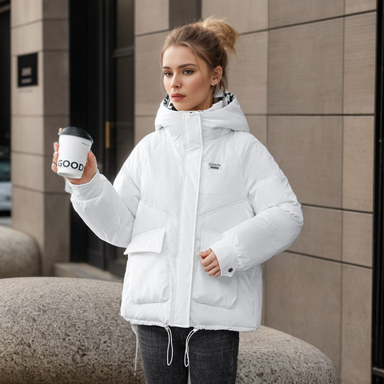 Damen modische kurze Pufferjacke mit Kapuze und praktischen Taschen EB