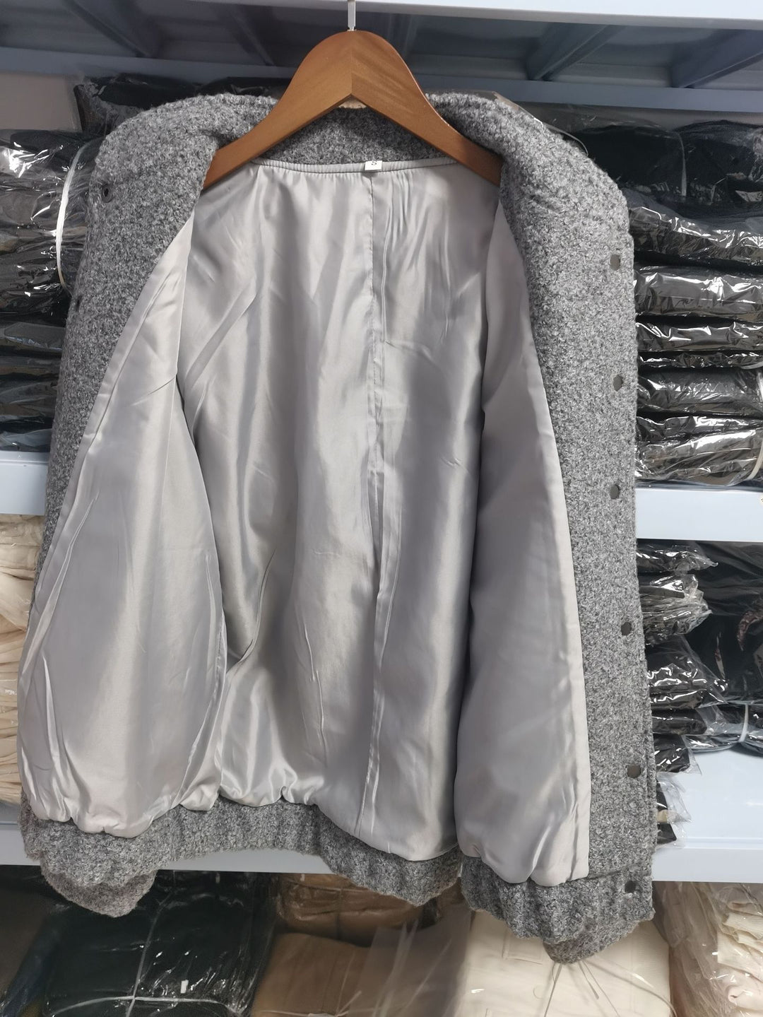 Damen Oversized Wolljacke im schlichten Design EB