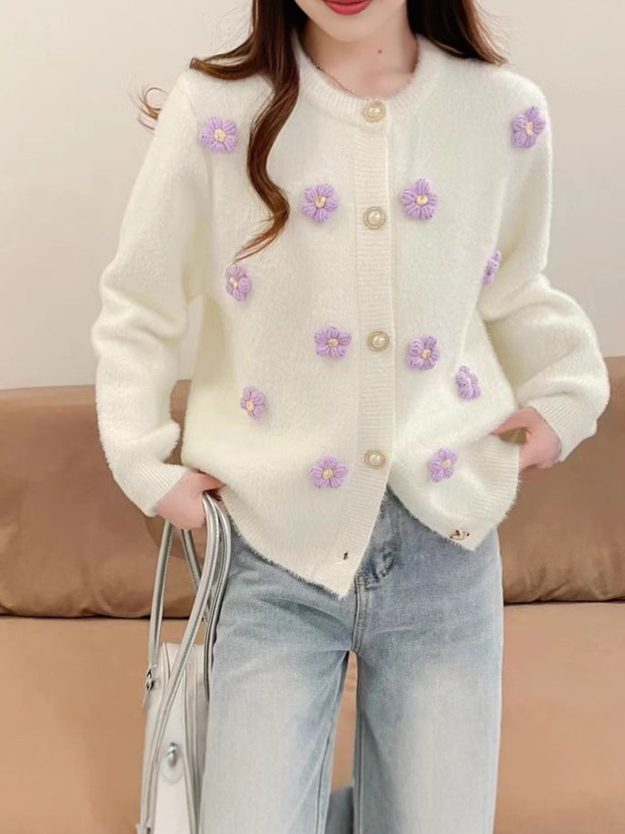 Damen Strickjacke mit zarter Blumenstickerei und Perlenknöpfen EB