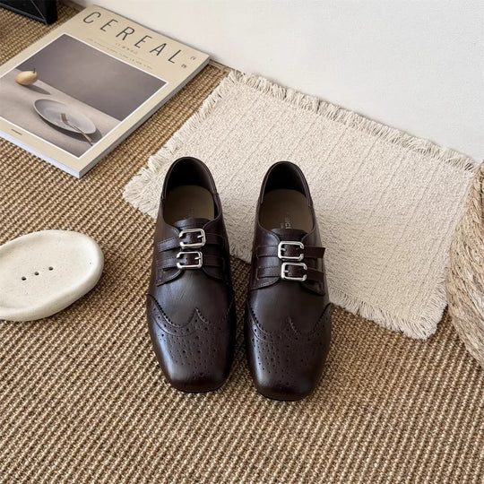 Damen Elegante Schnürschuhe mit doppeltem Schnallenverschluss und perforierten Details EB