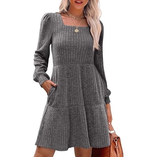 Damen Gestricktes A‑Linien‑Minikleid mit quadratischem Ausschnitt, Stufenrock und Eingrifftaschen EB