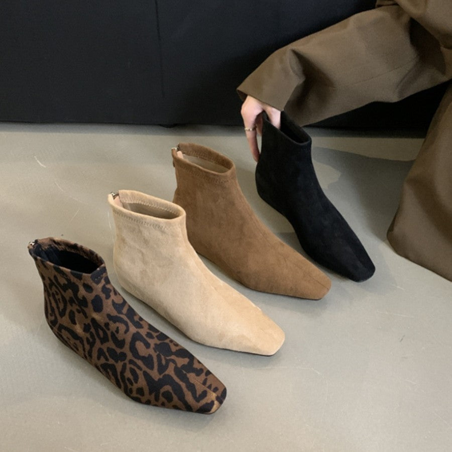 Damen modische Ankle Boots aus feinem Wildleder mit spitzem Schnitt und leichter Keilsohle EB