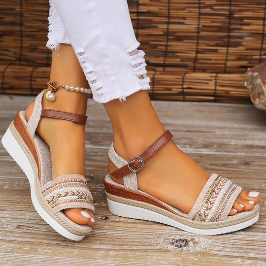 Damen Plateau-Riemchensandalen mit dekorativen Stickereien und bequemen Fußbett EB
