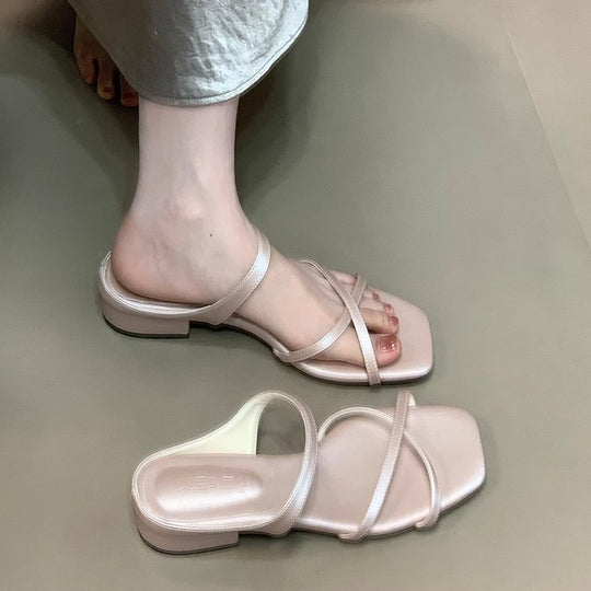 Damen elegante Flachsandalen mit geschmackvollem Kreuzriemen und bequemer Sohle EB