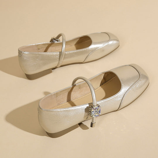Damen Ballerinas mit dekorativem Riemen und glänzendem Finish EB