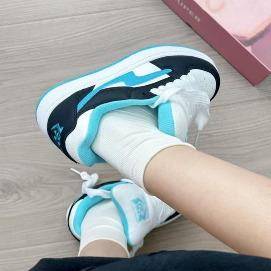 Damen Sportliche Sneakers mit atmungsaktivem Mesh-Obermaterial und robustem Profil EB