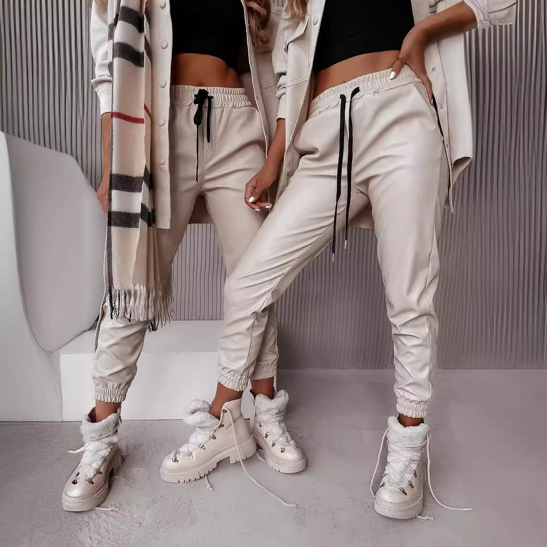 Damen Bequeme Jogginghose mit stilvollen Cut-Outs und elastischem Bund EB