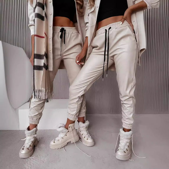 Damen Bequeme Jogginghose mit stilvollen Cut-Outs und elastischem Bund EB
