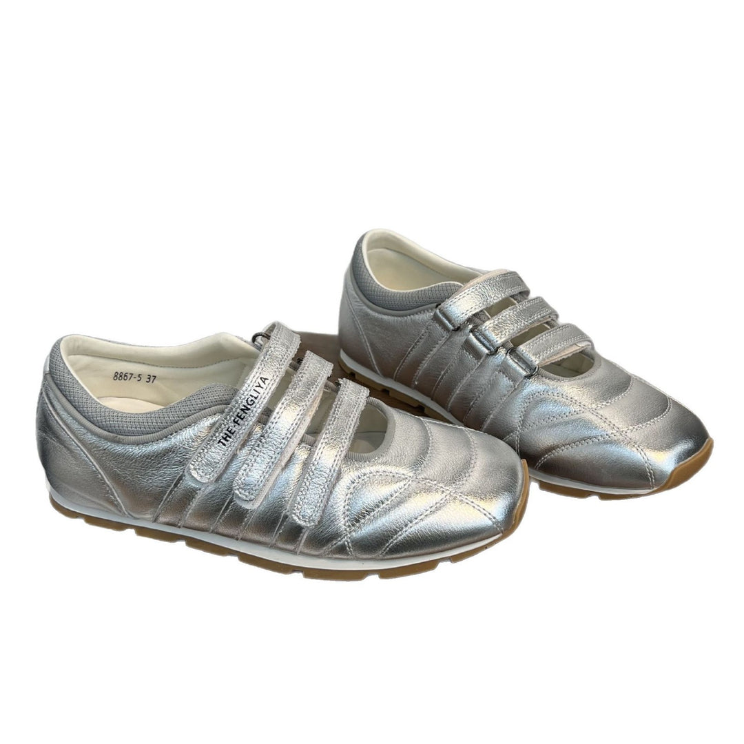 Damen Sportliche Sneaker mit praktischem Klettverschluss und glänzender Oberflächenstruktur EB