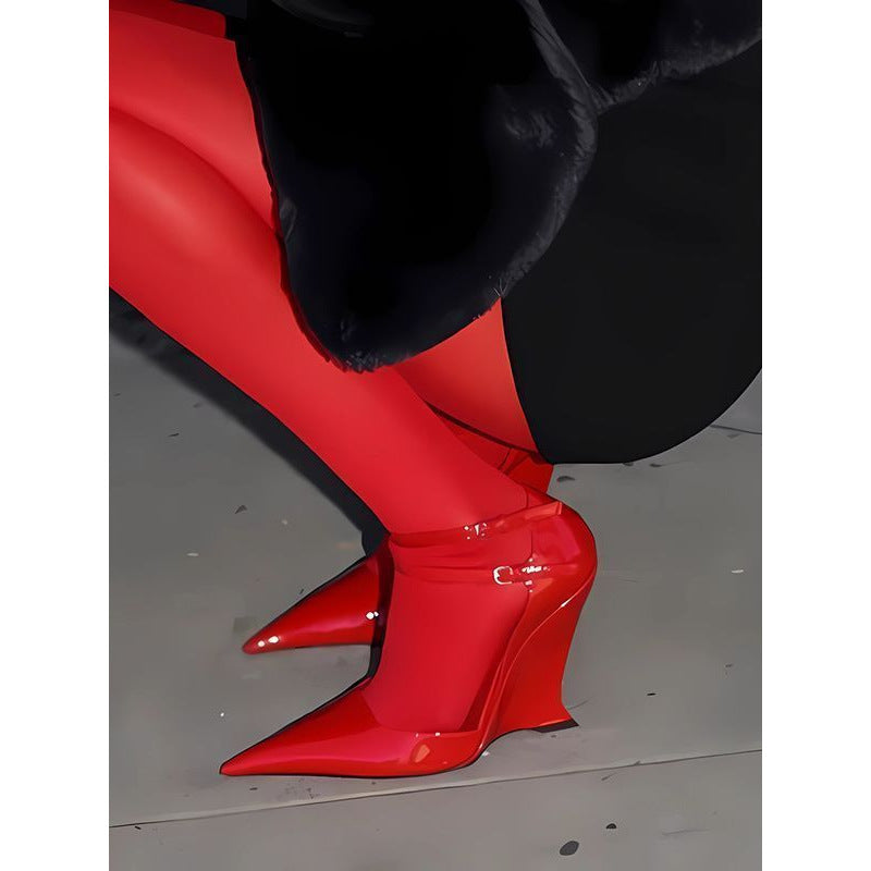 Damen Wedge-Pumps mit dekorativem Riemendesign EB