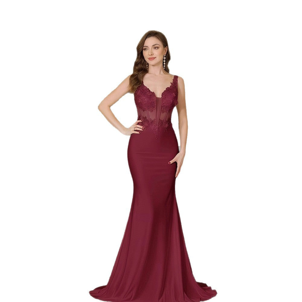 Damen Elegantes Abendkleid mit raffinierten Spitzendetails und figurbetonter Silhouette EB