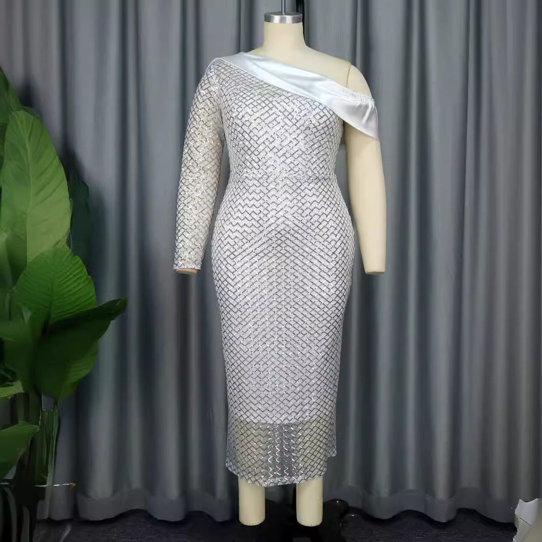 Damen Glamouröses Abendkleid mit asymmetrischem Ausschnitt EB