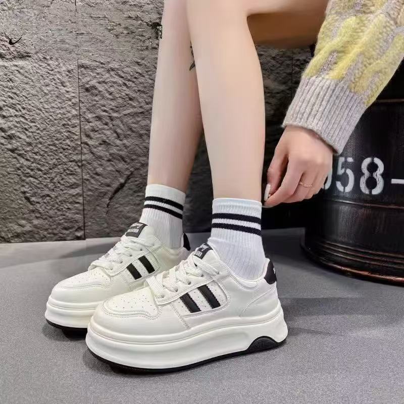 Damen Sportliche Sneaker mit trendigem Plateau-Design und atmungsaktiver Mesh-Oberfläche EB