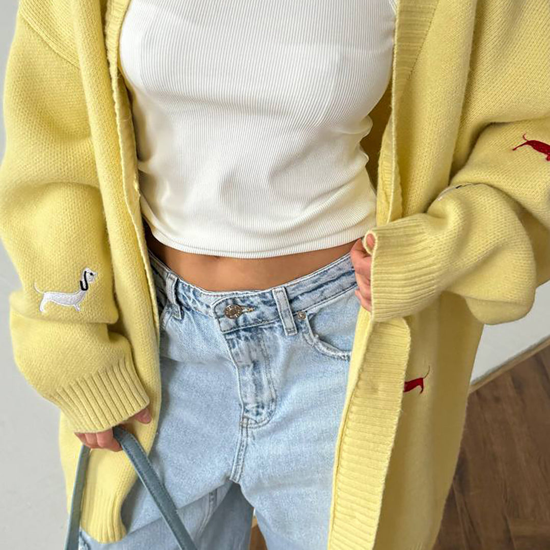 Damen Oversized Strickcardigan mit gestickten Dackelmotiven Eichborn Berlin